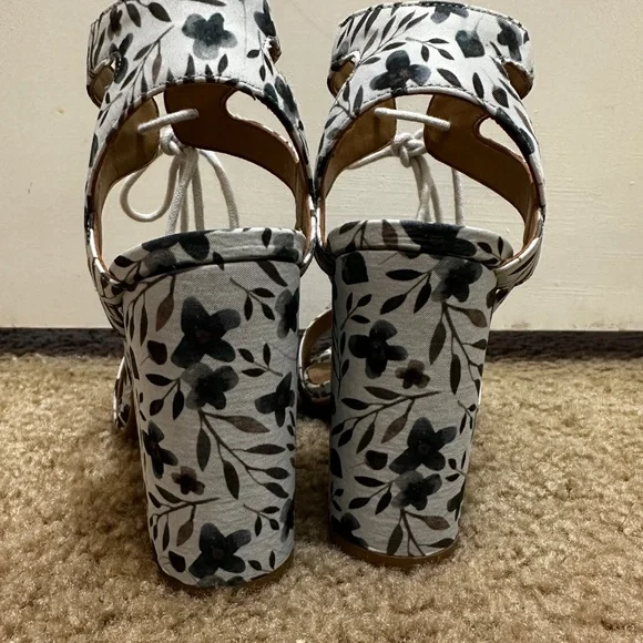 Floral heels - Picture 5 of 5